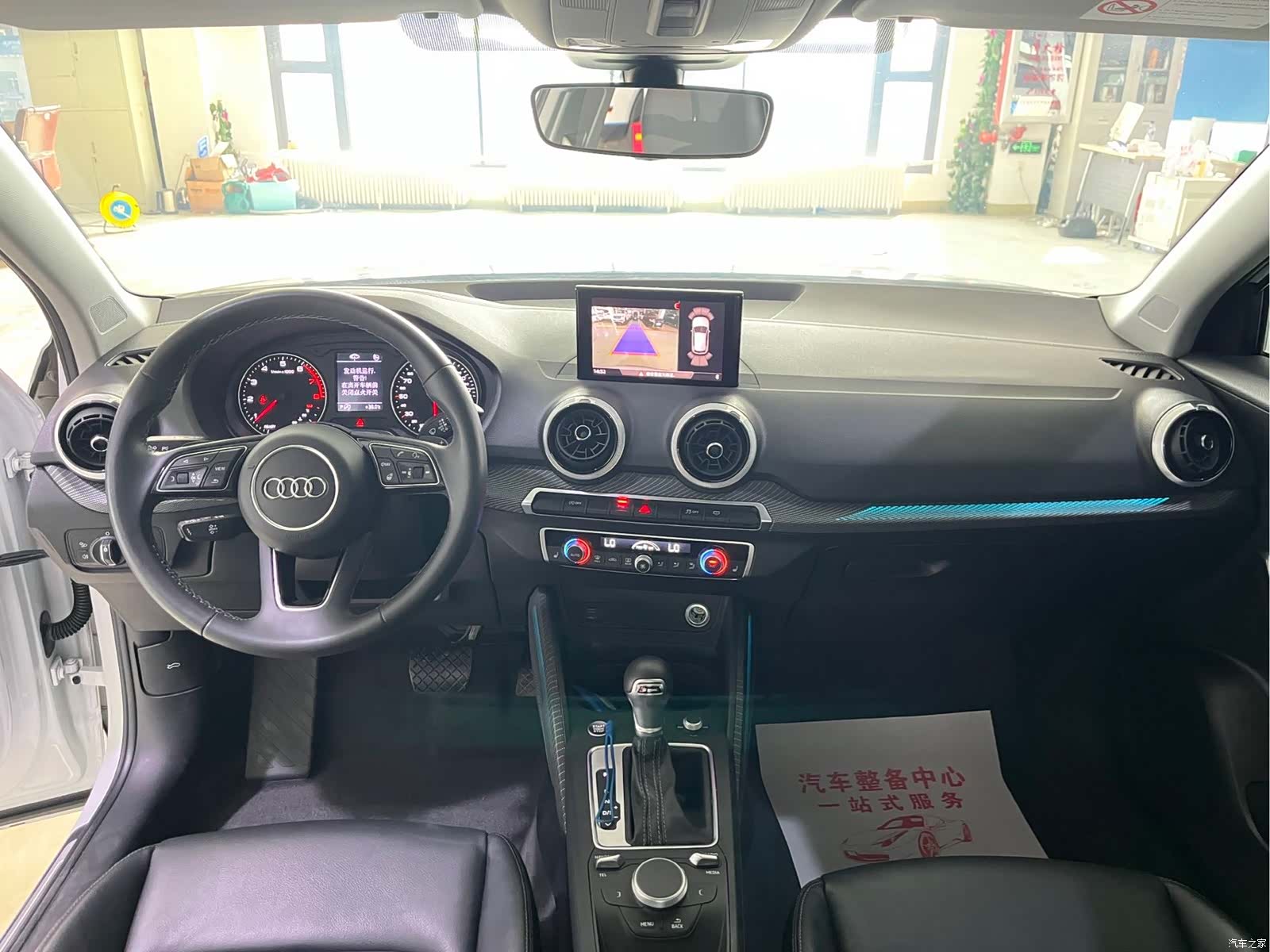 Audi Q2L, 2023 9