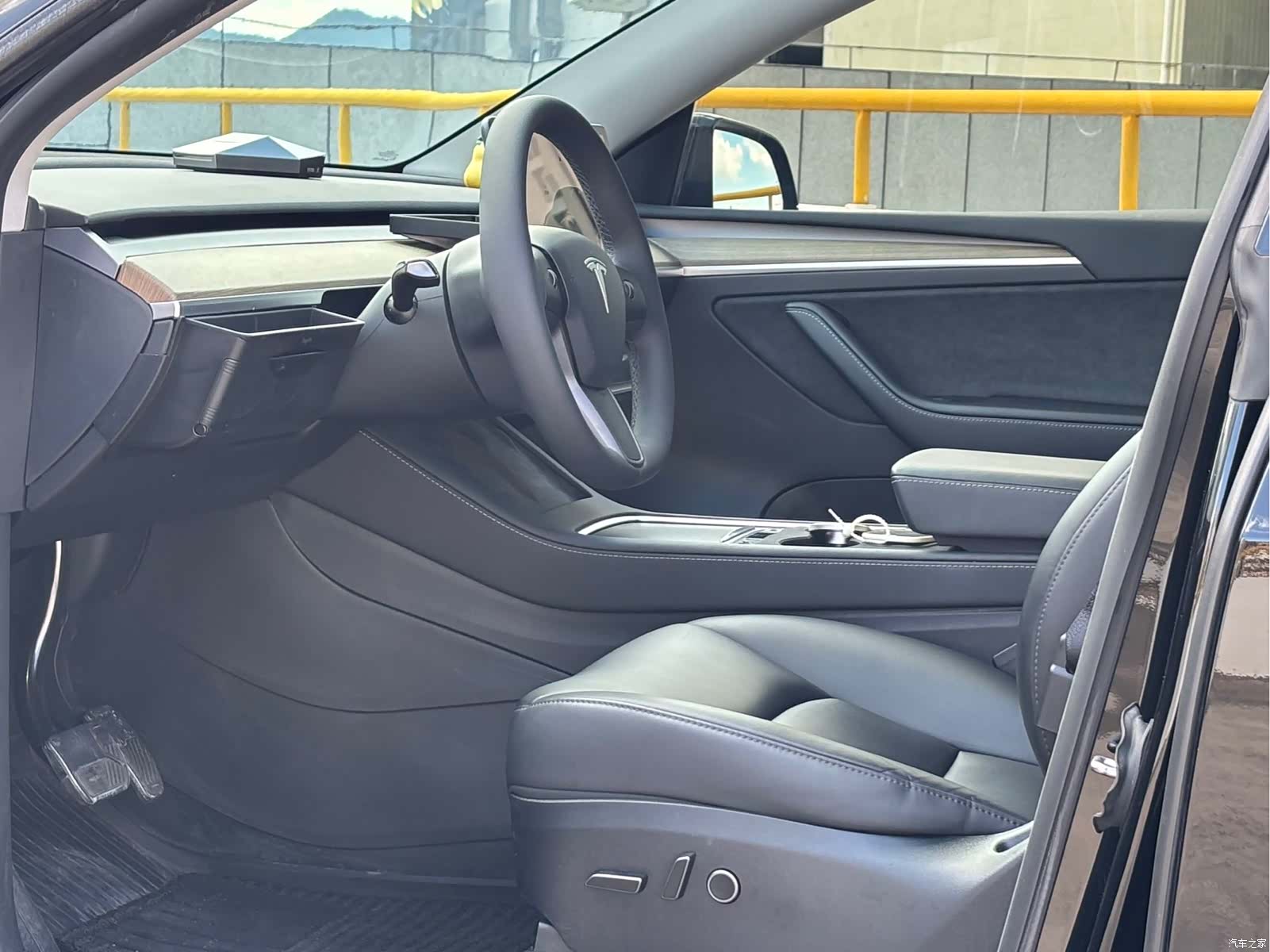 Tesla Model Y, 2023 4