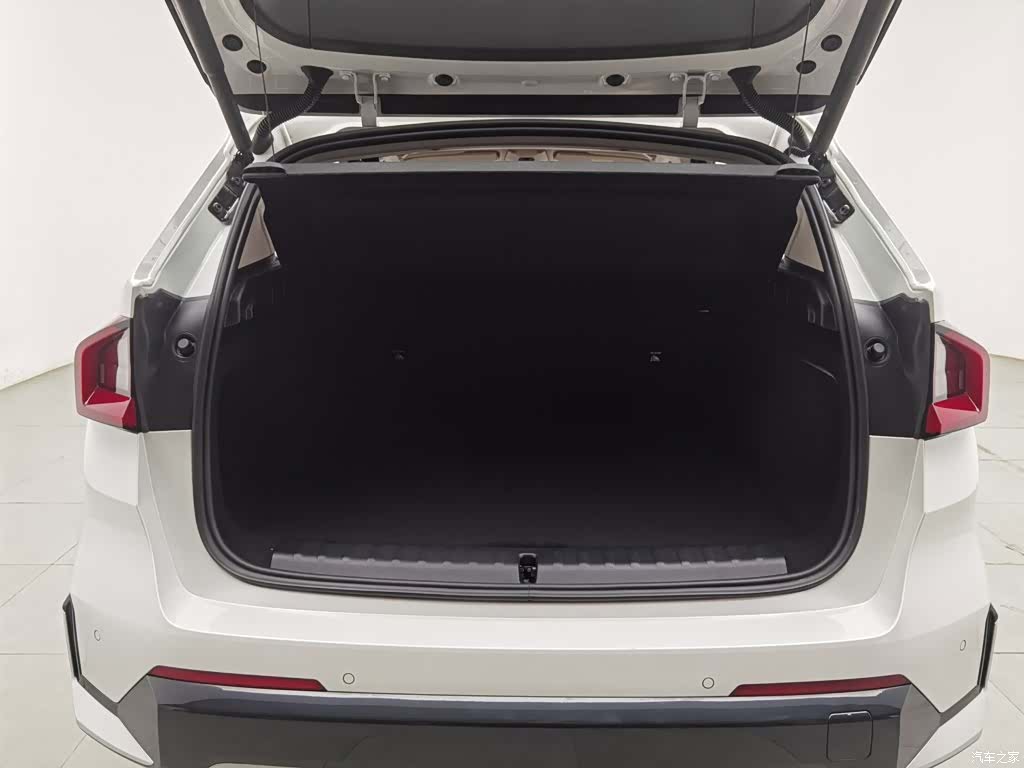 BMW iX1, 2025 16
