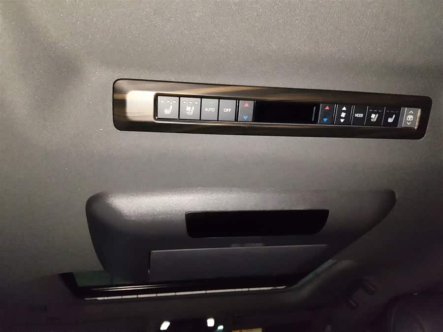 Toyota Granvia 2023, фото 9