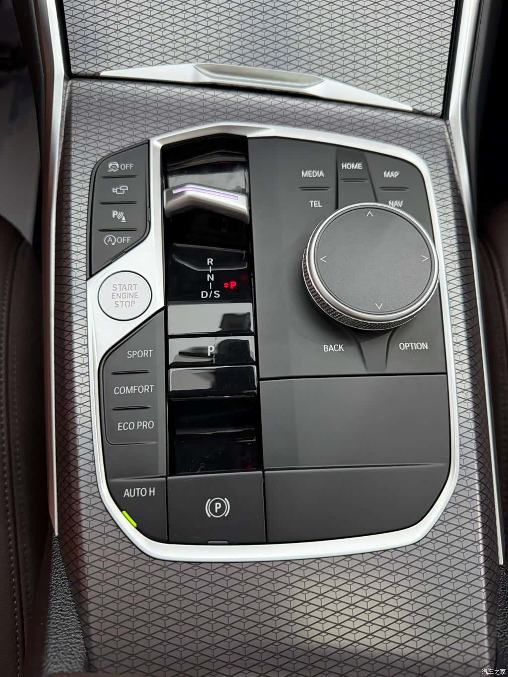 BMW 3 Series, 2025 24
