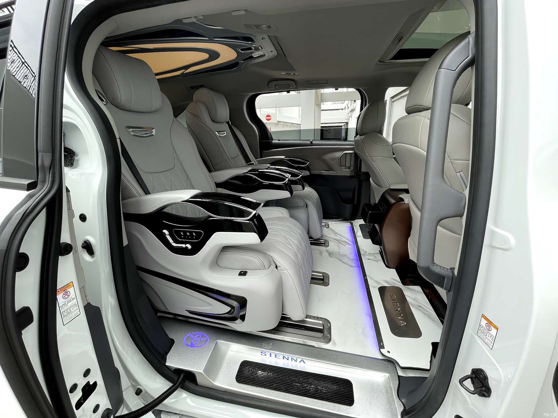Toyota Sienna, 2022 15