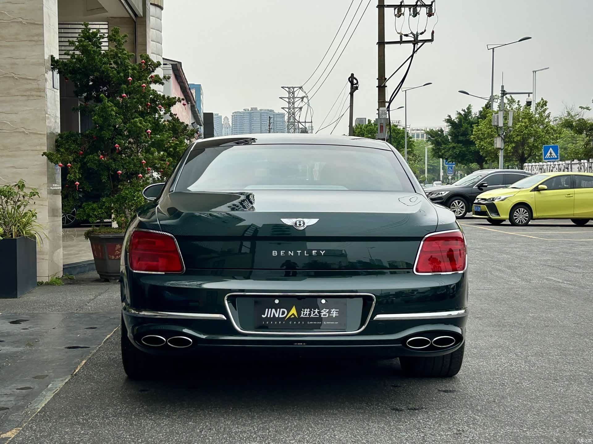 Bentley Flying Spur, 2023 12