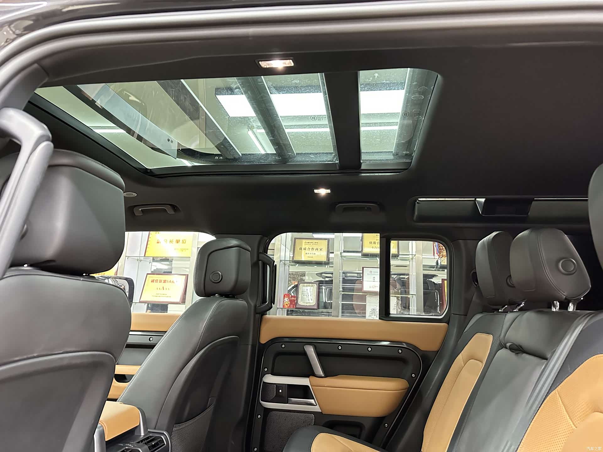 Land Rover Defender, 2024 14