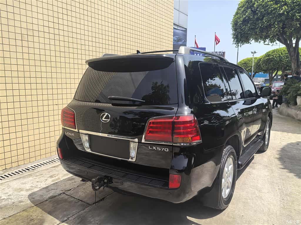 Lexus LX, 2010 7