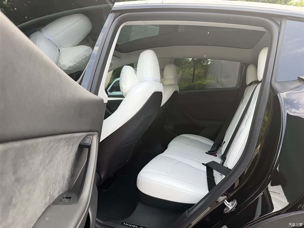Tesla Model Y, 2023 все фото