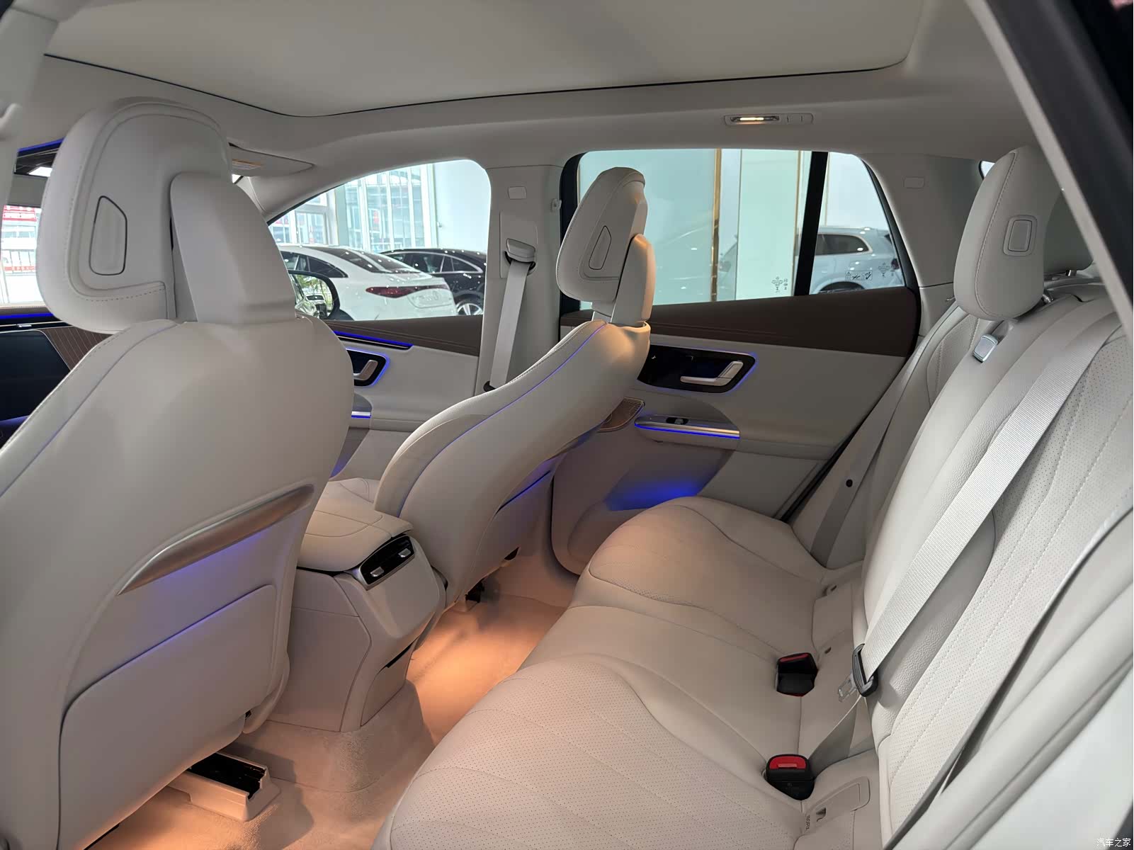 Mercedes-Benz EQE, 2023 8