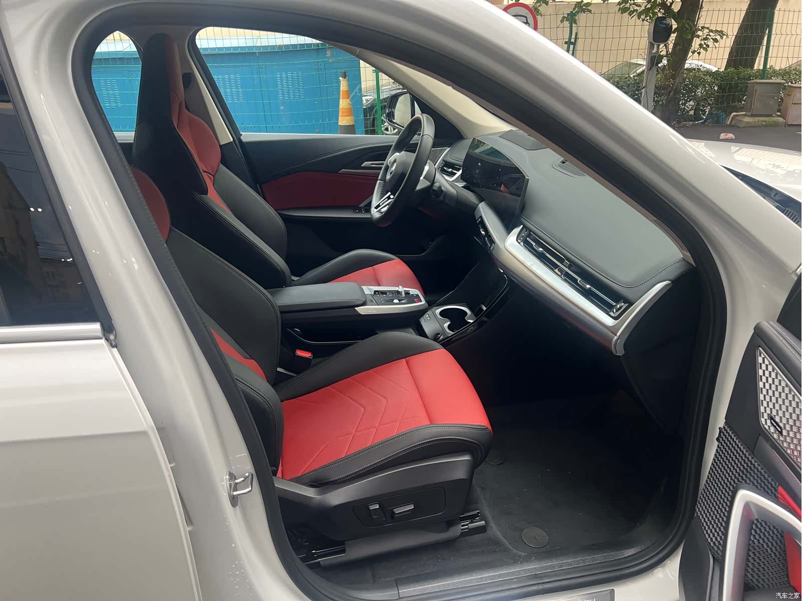BMW iX1, 2025 12