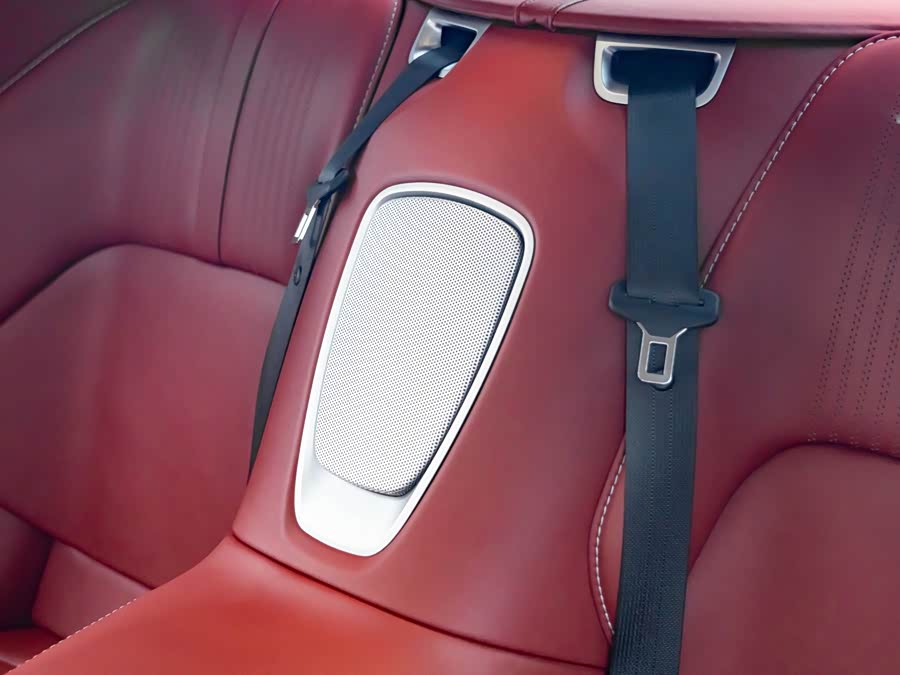 Aston Martin DB11 2022, фото 15