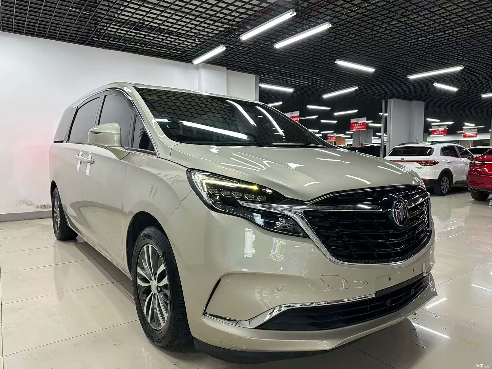 Buick GL8, 2021 3