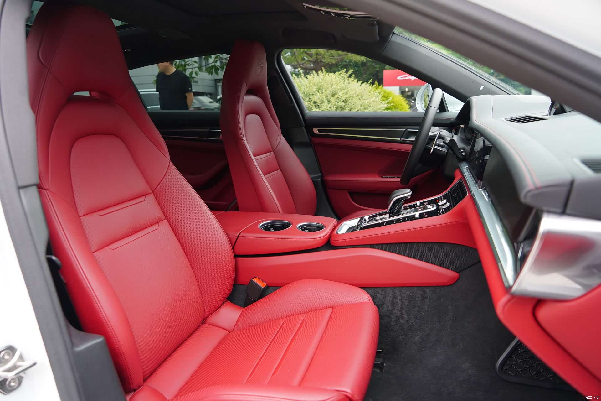 Porsche Panamera, 2023 10