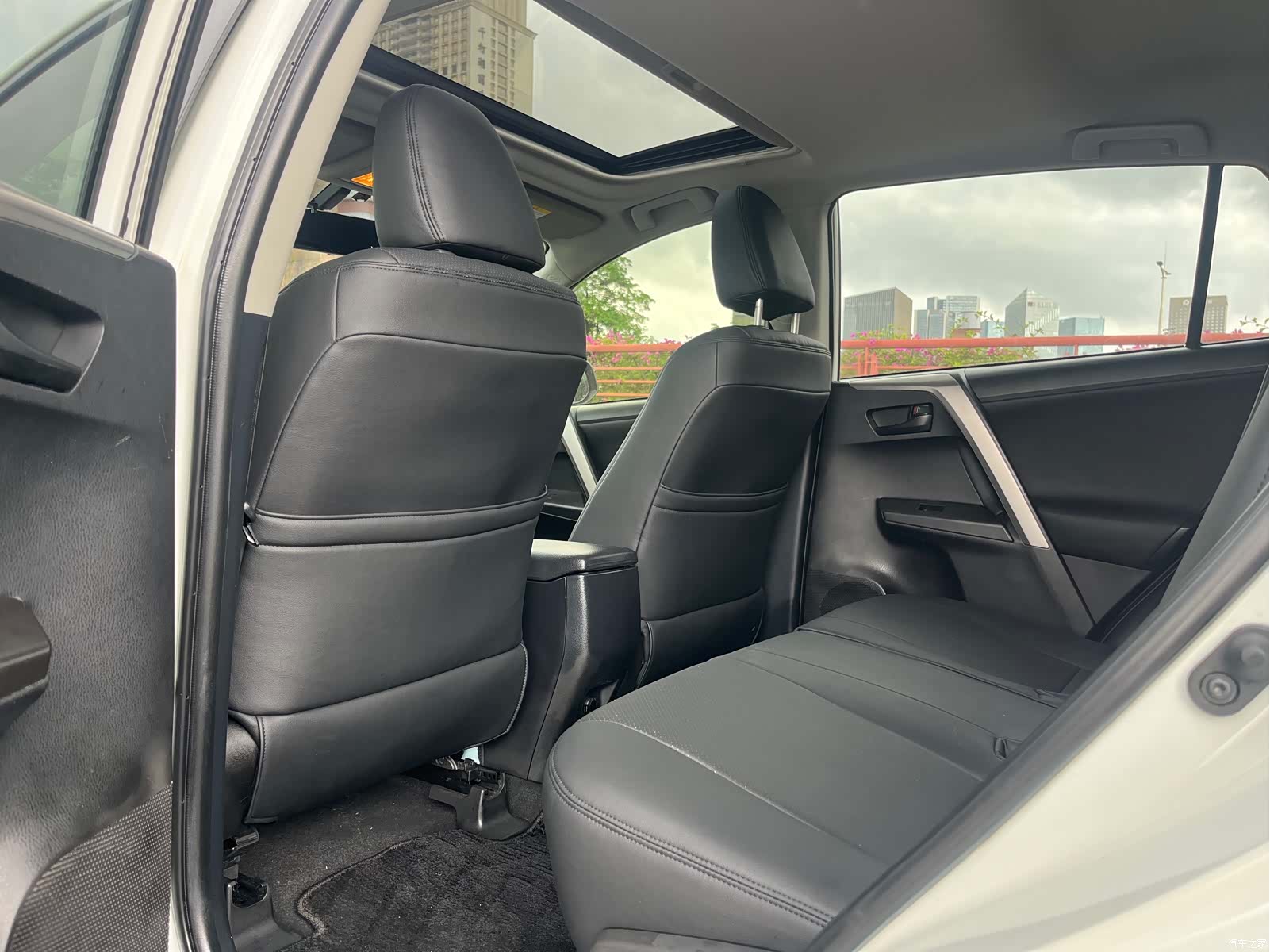 Toyota RAV4, 2019 10