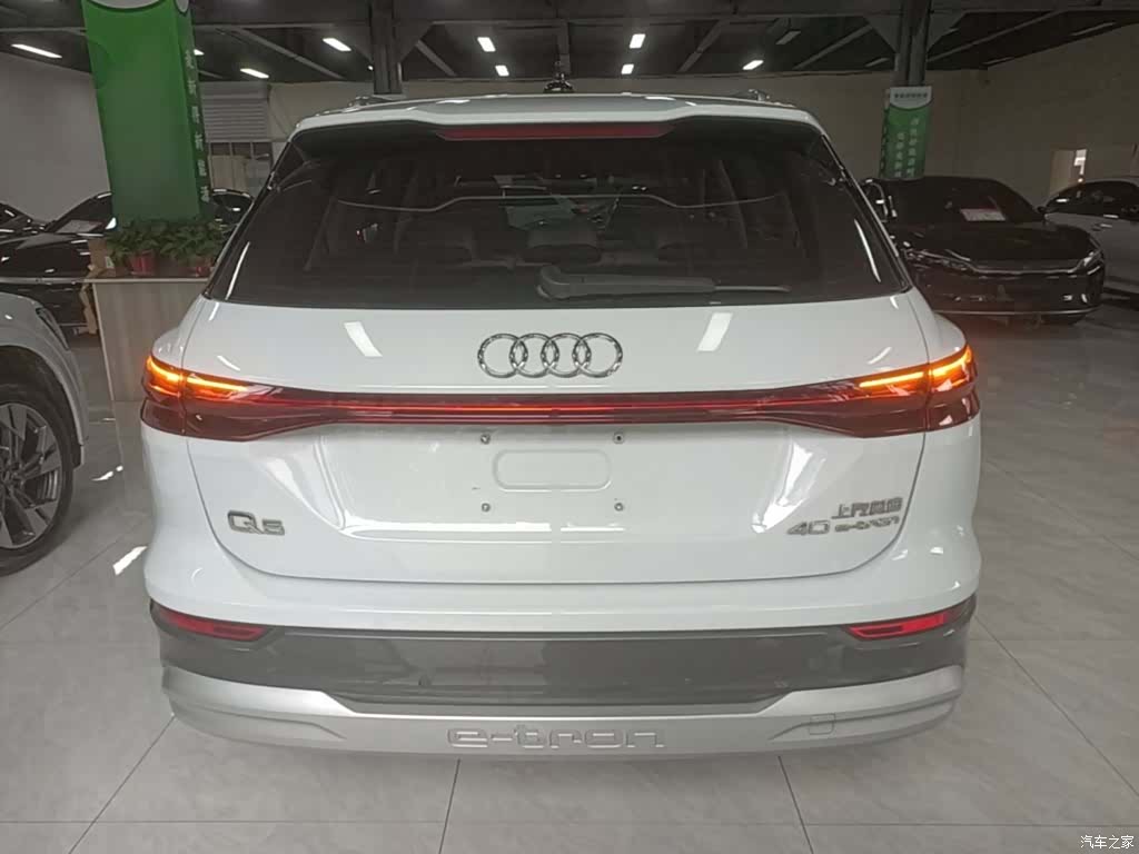 Audi Q5 e-tron, 2022 4