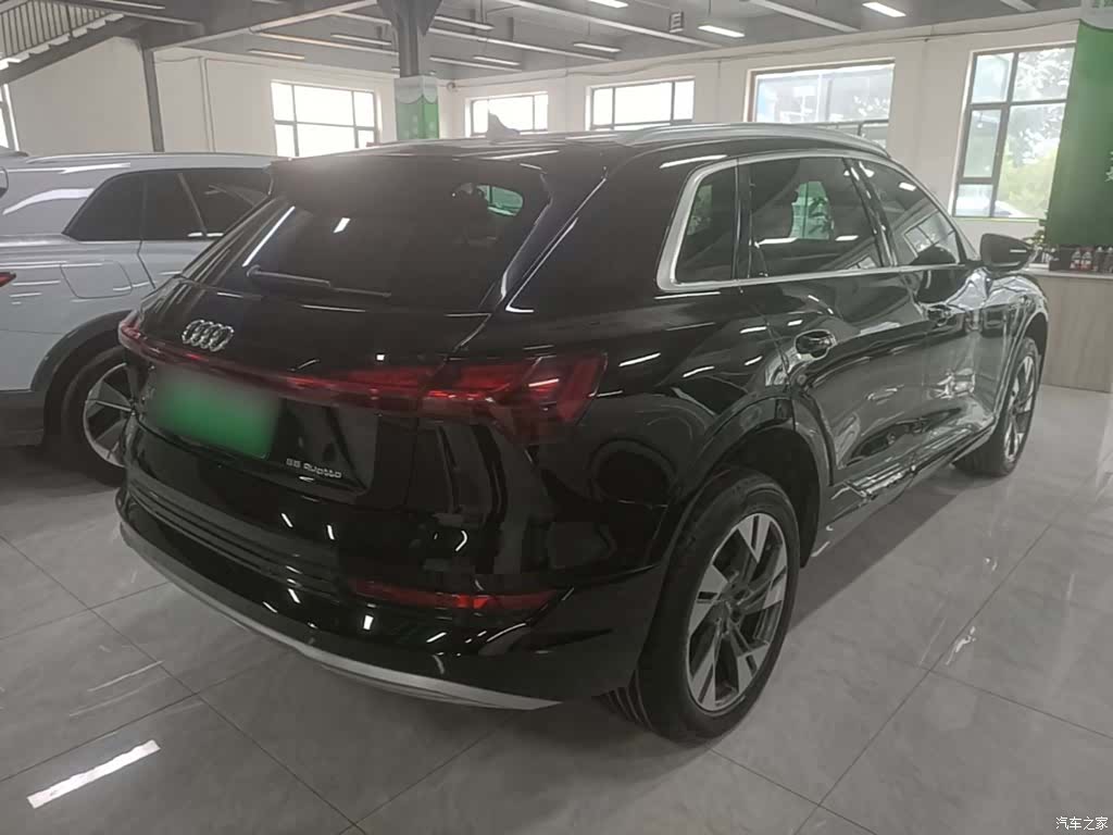 Audi e-tron, 2020 все фото