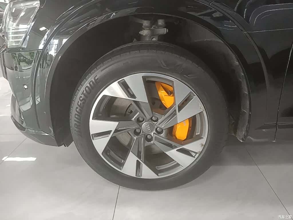 Audi e-tron, 2020 25