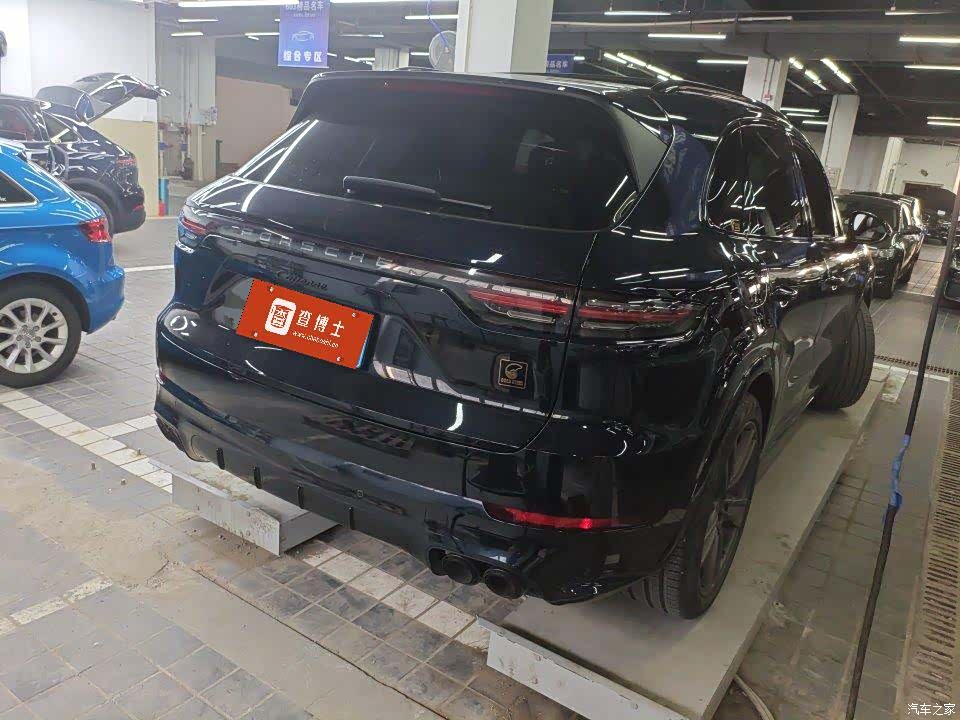 Porsche Cayenne, 2022 2