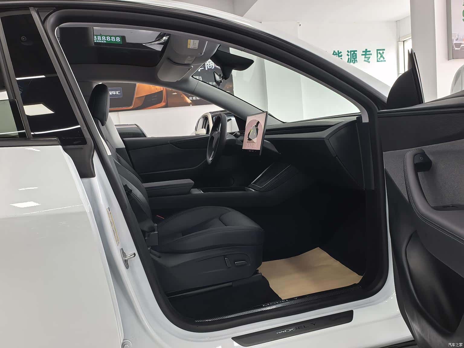 Tesla Model Y, 2025 8