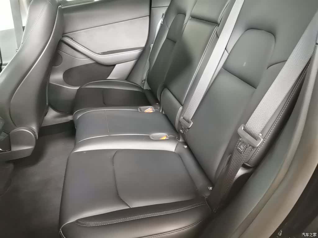 Tesla Model Y, 2023 17