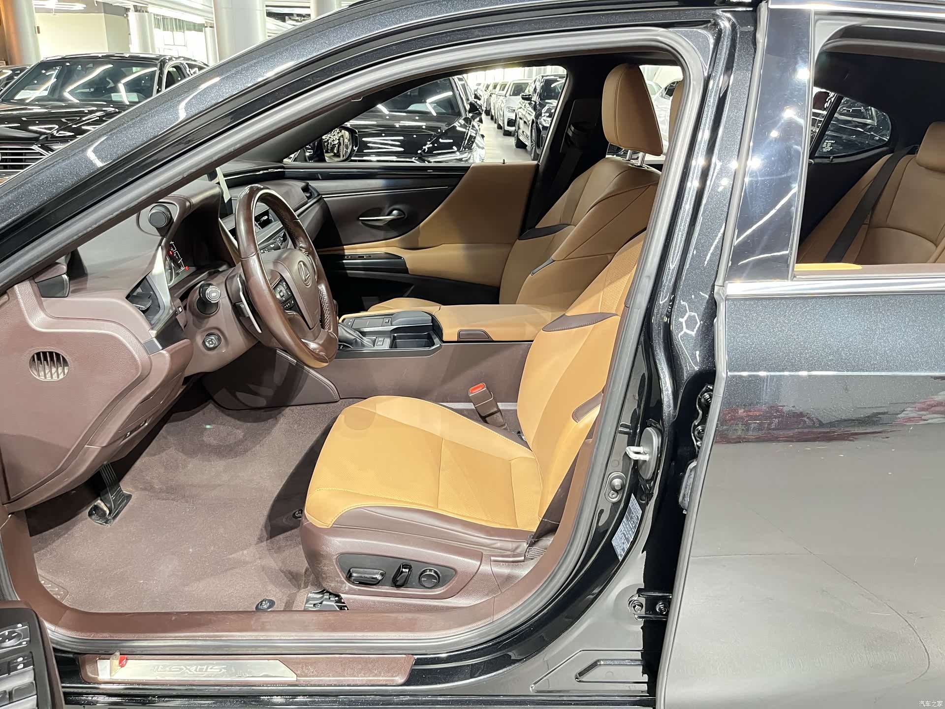 Lexus ES, 2021 4