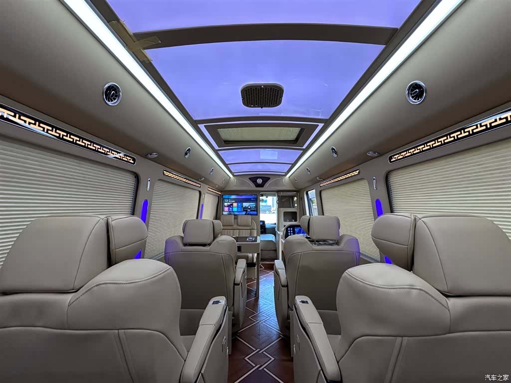 Toyota Coaster, 2025 9