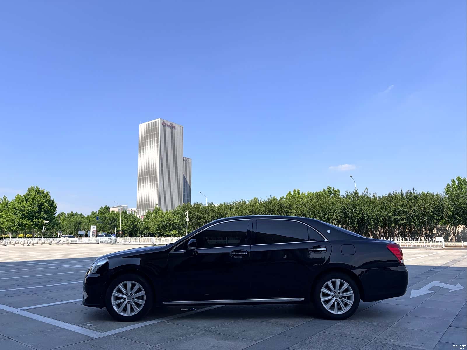 Toyota Crown, 2010 3