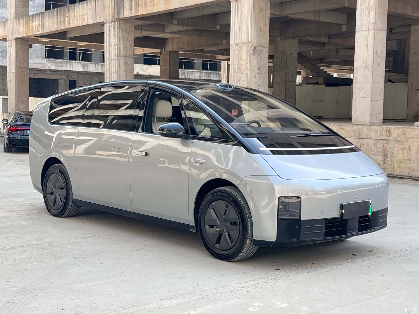 Li Auto MEGA, 2025 14