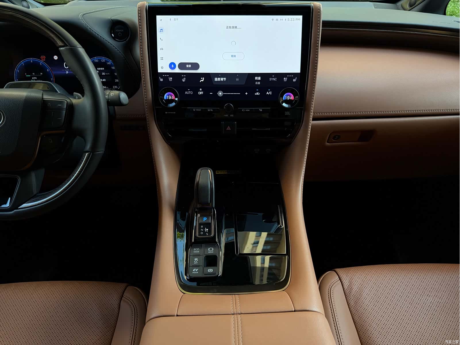 Toyota Alphard, 2025 13