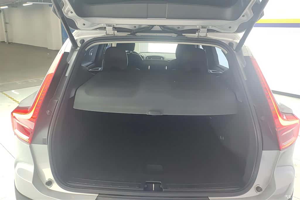 Volvo XC40, 2023 4