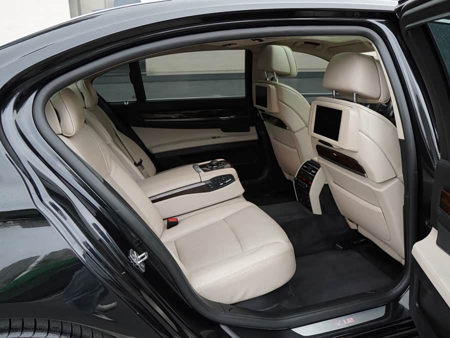 BMW 7-Series 2010, фото 13