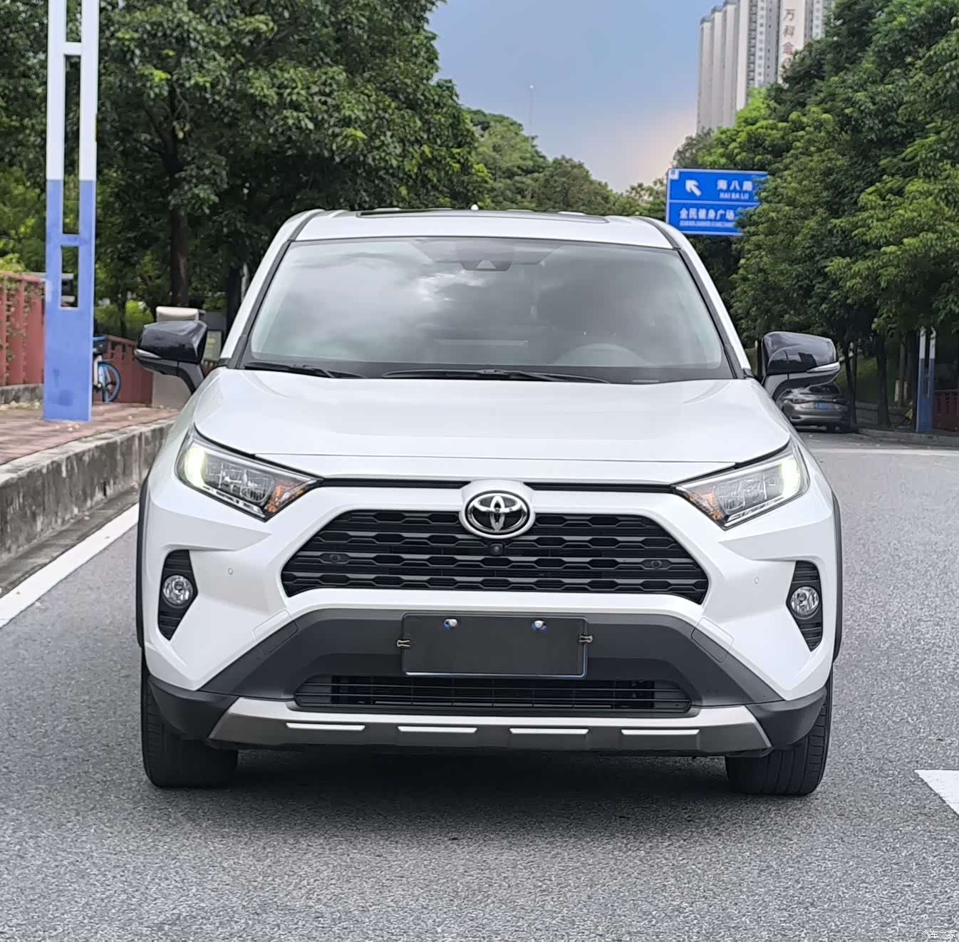 Toyota RAV4, 2023 3
