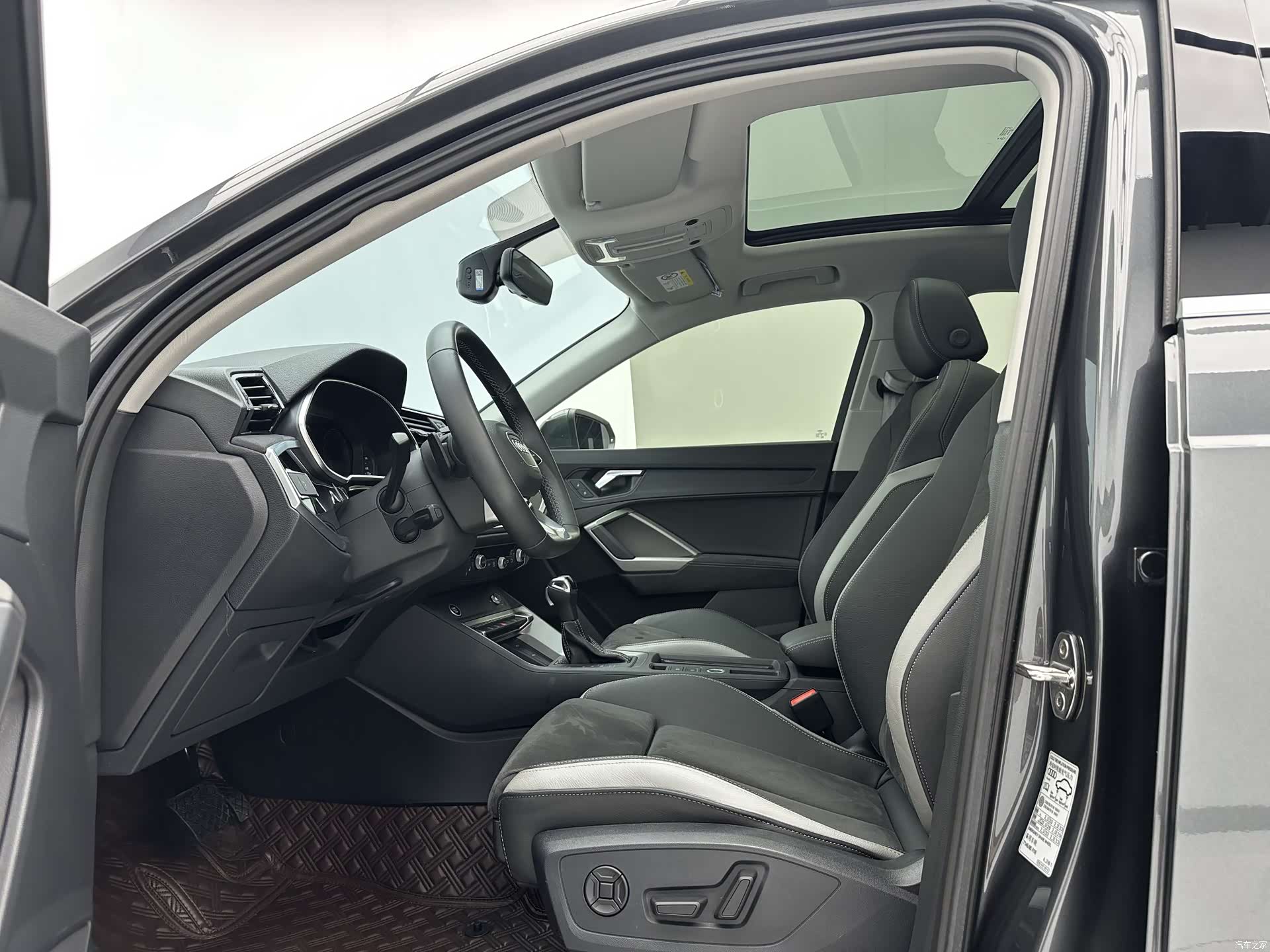 Audi Q3, 2022 все фото
