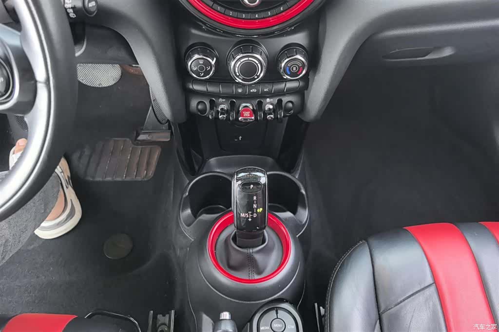 Mini ONE, 2019 16