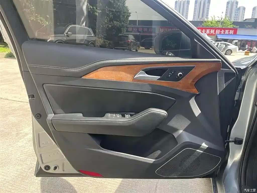 Hongqi H5, 2018 11