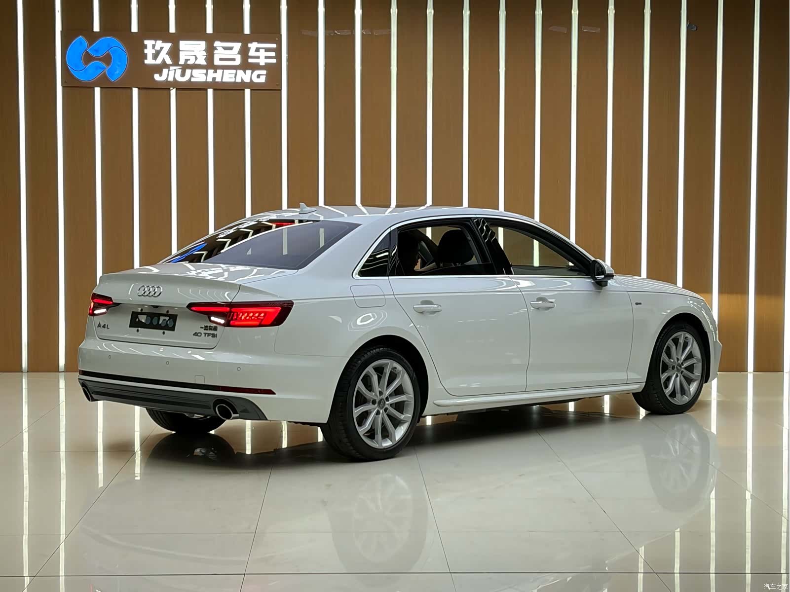 Audi A4L, 2018 все фото