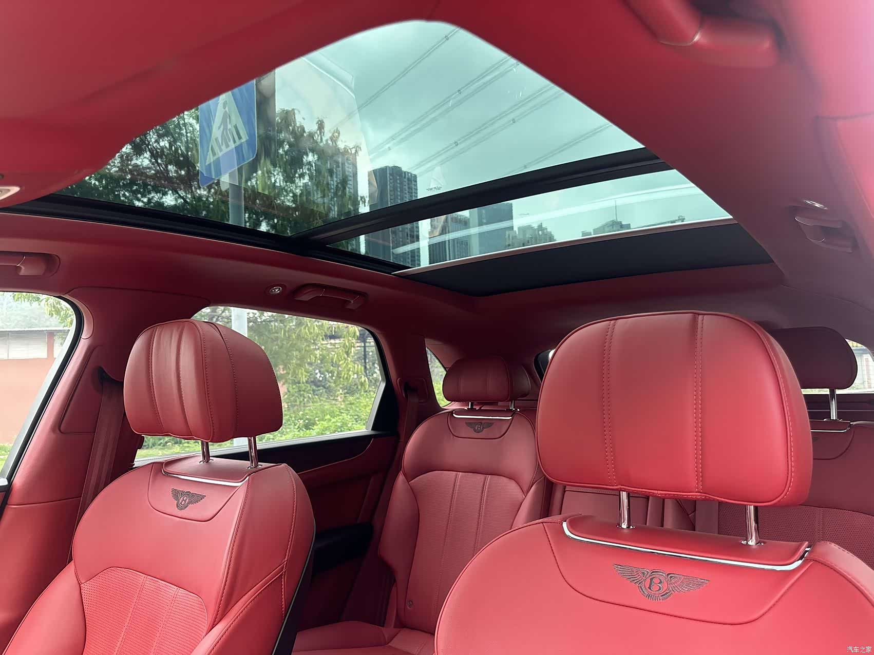Bentley Bentayga, 2019 15
