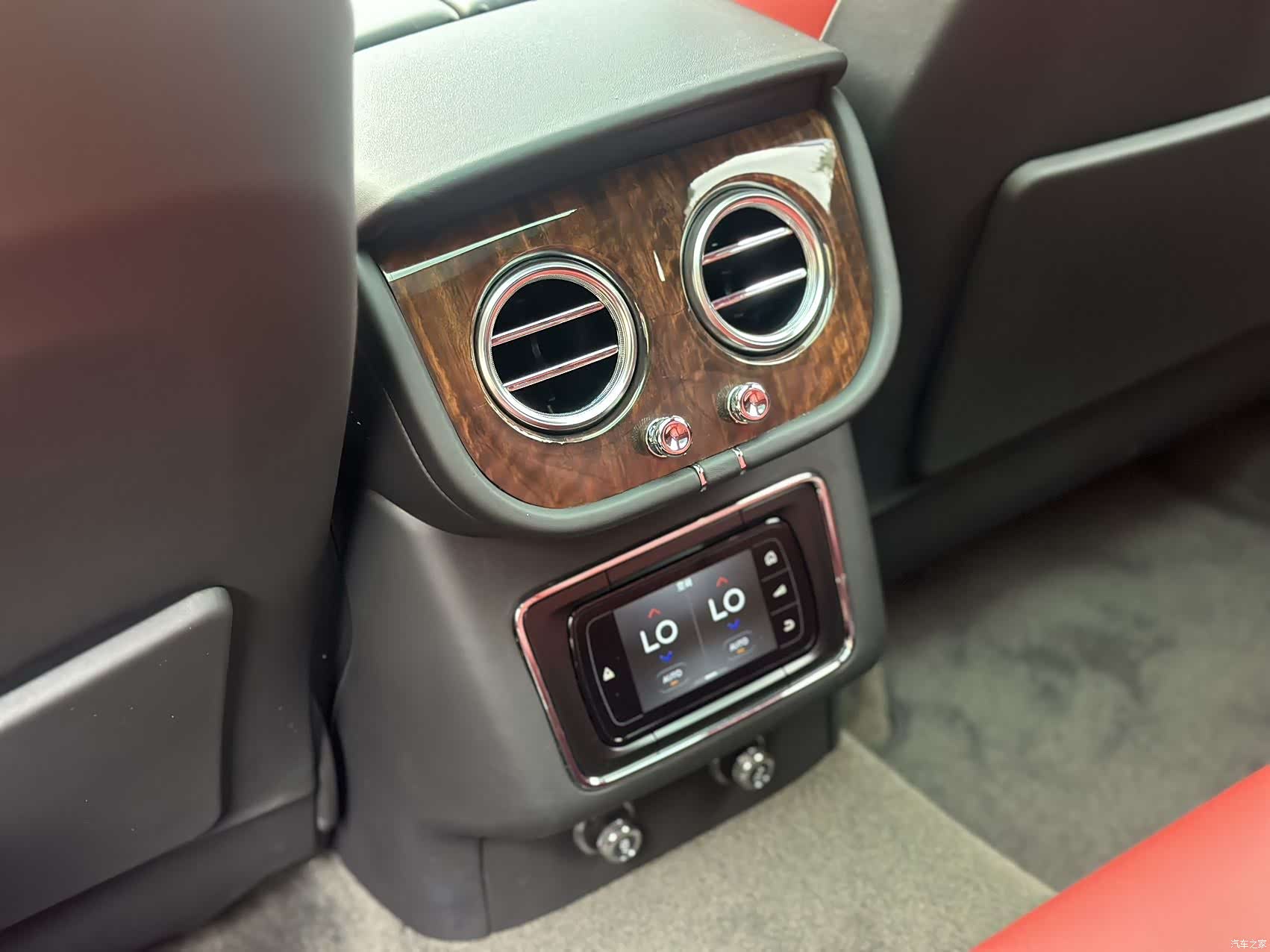Bentley Bentayga, 2019 19
