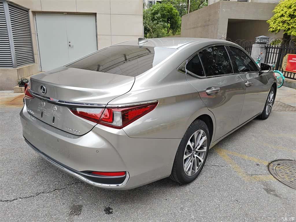 Lexus ES, 2023 7