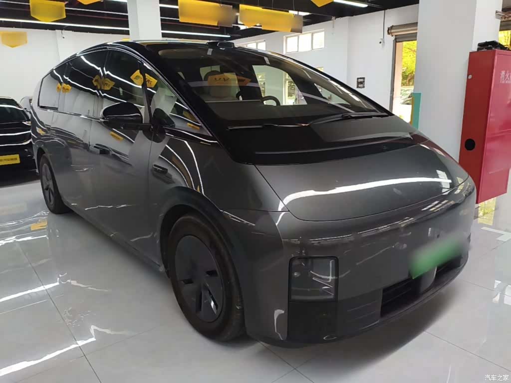 Li Auto MEGA, 2025 22