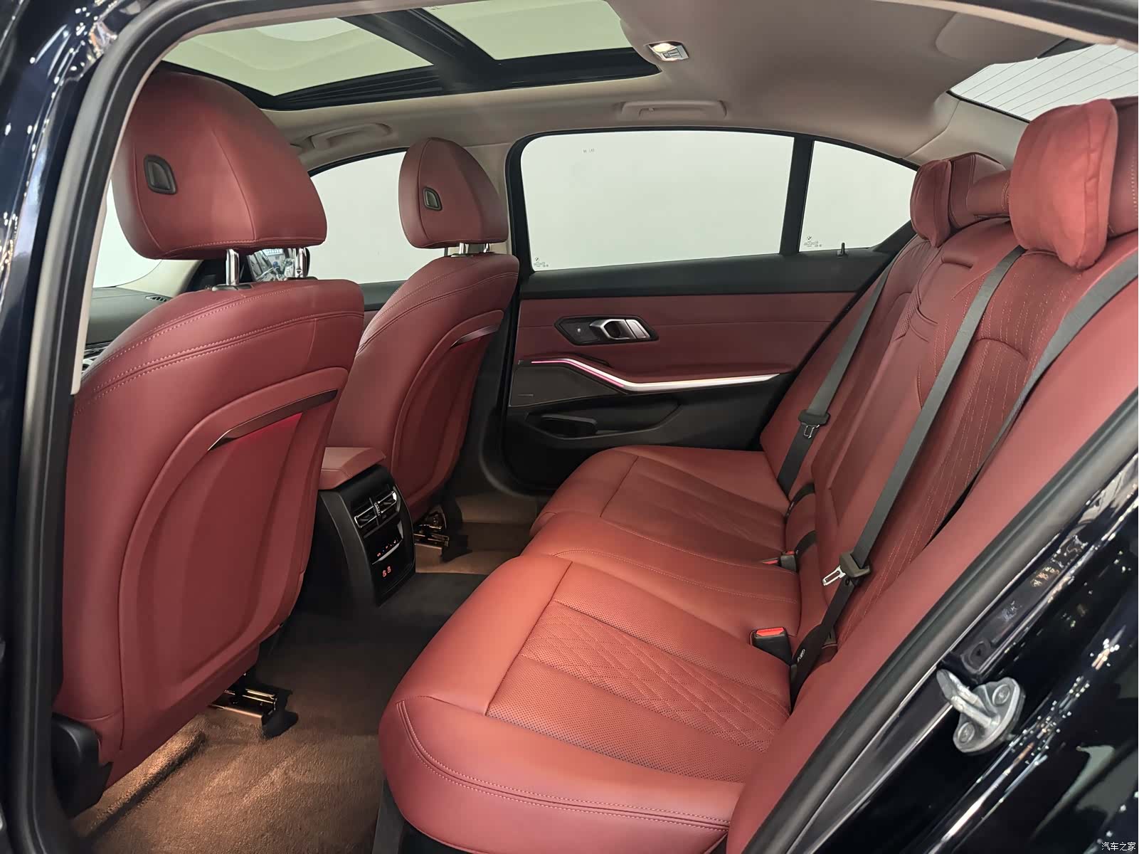 BMW 3 Series, 2024 7