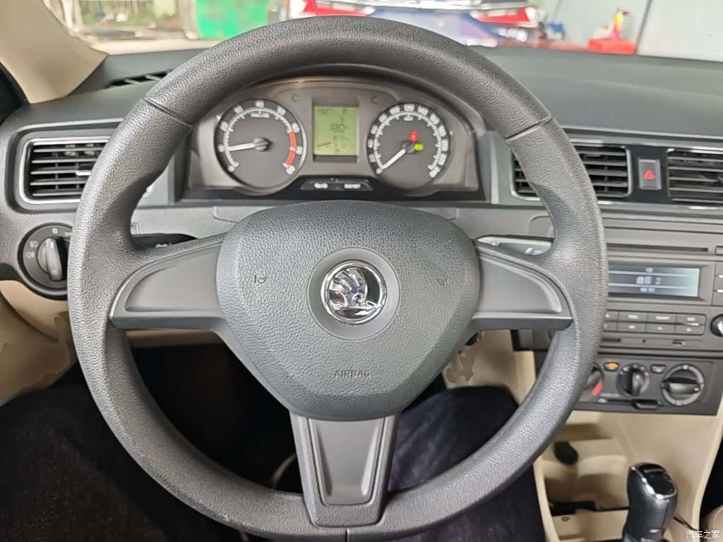 Skoda Rapid, 2016 3