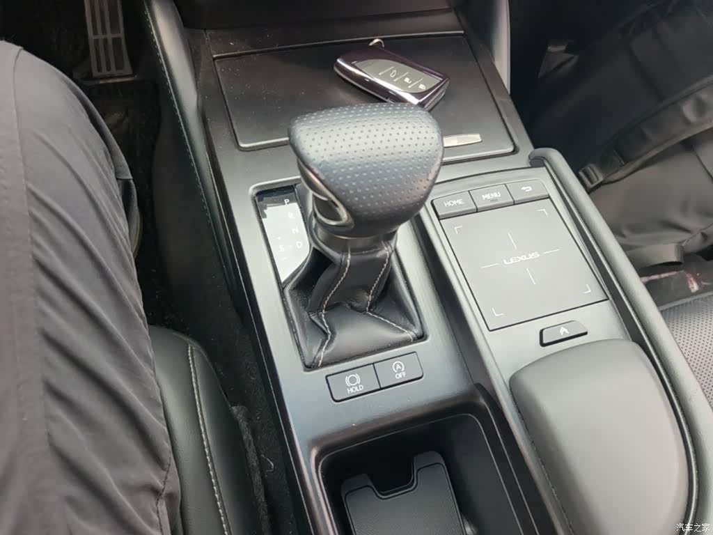 Lexus ES, 2019 14