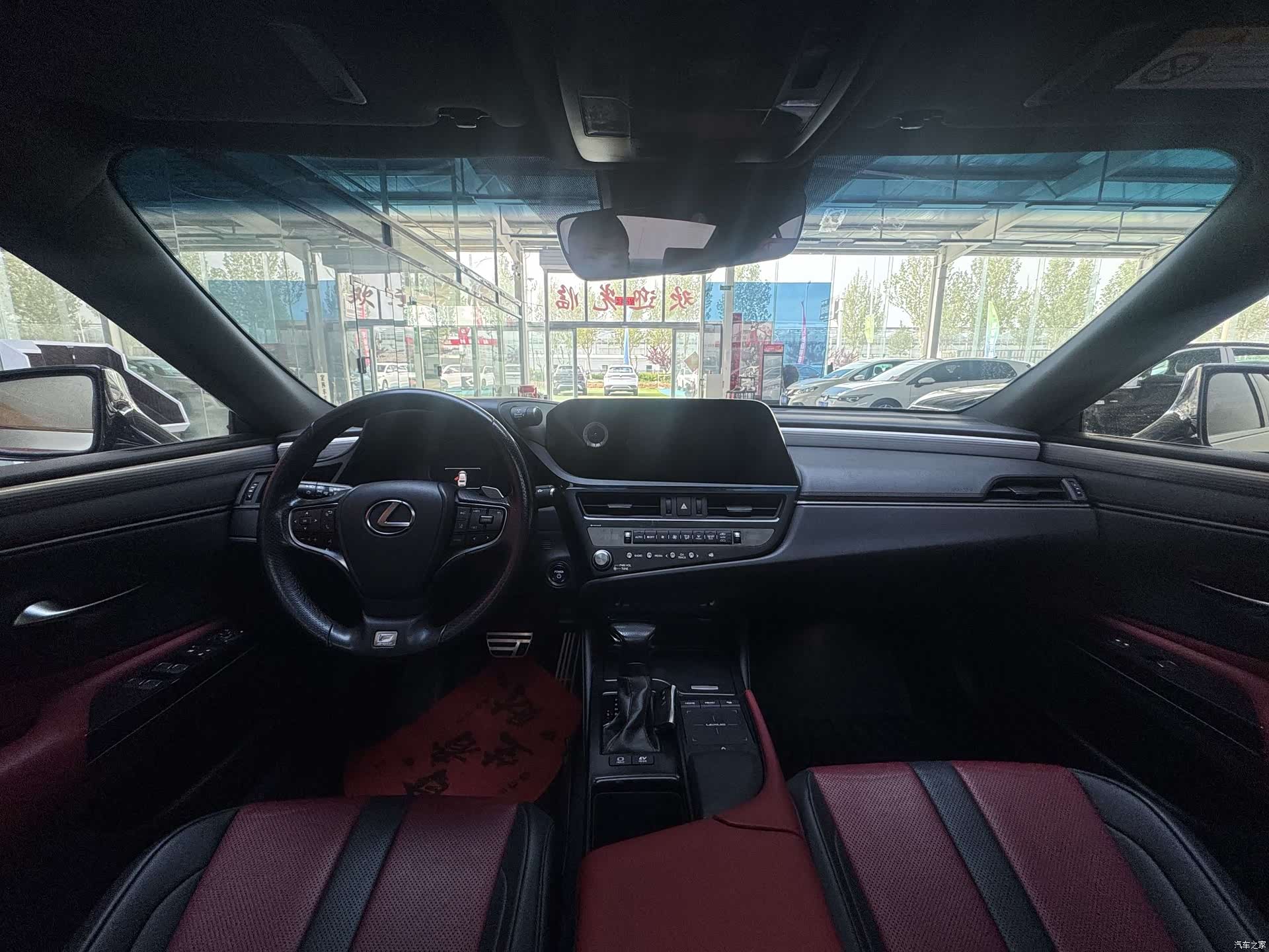 Lexus ES, 2021 все фото