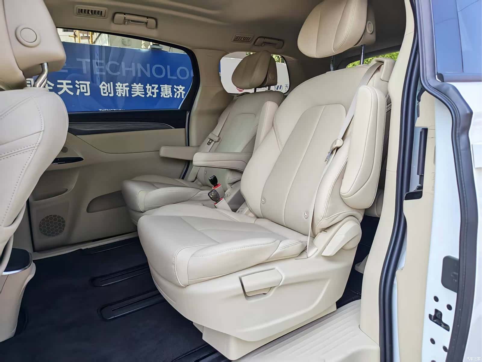 Buick GL8, 2025 30
