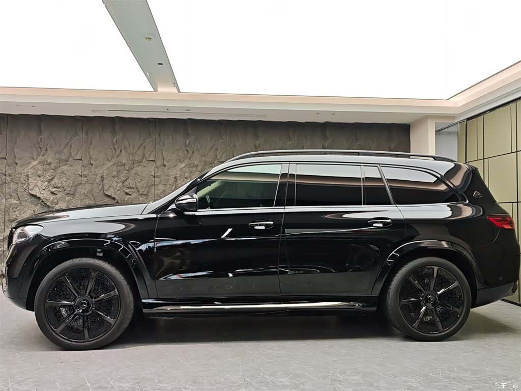 Maybach GLS, 2025 3