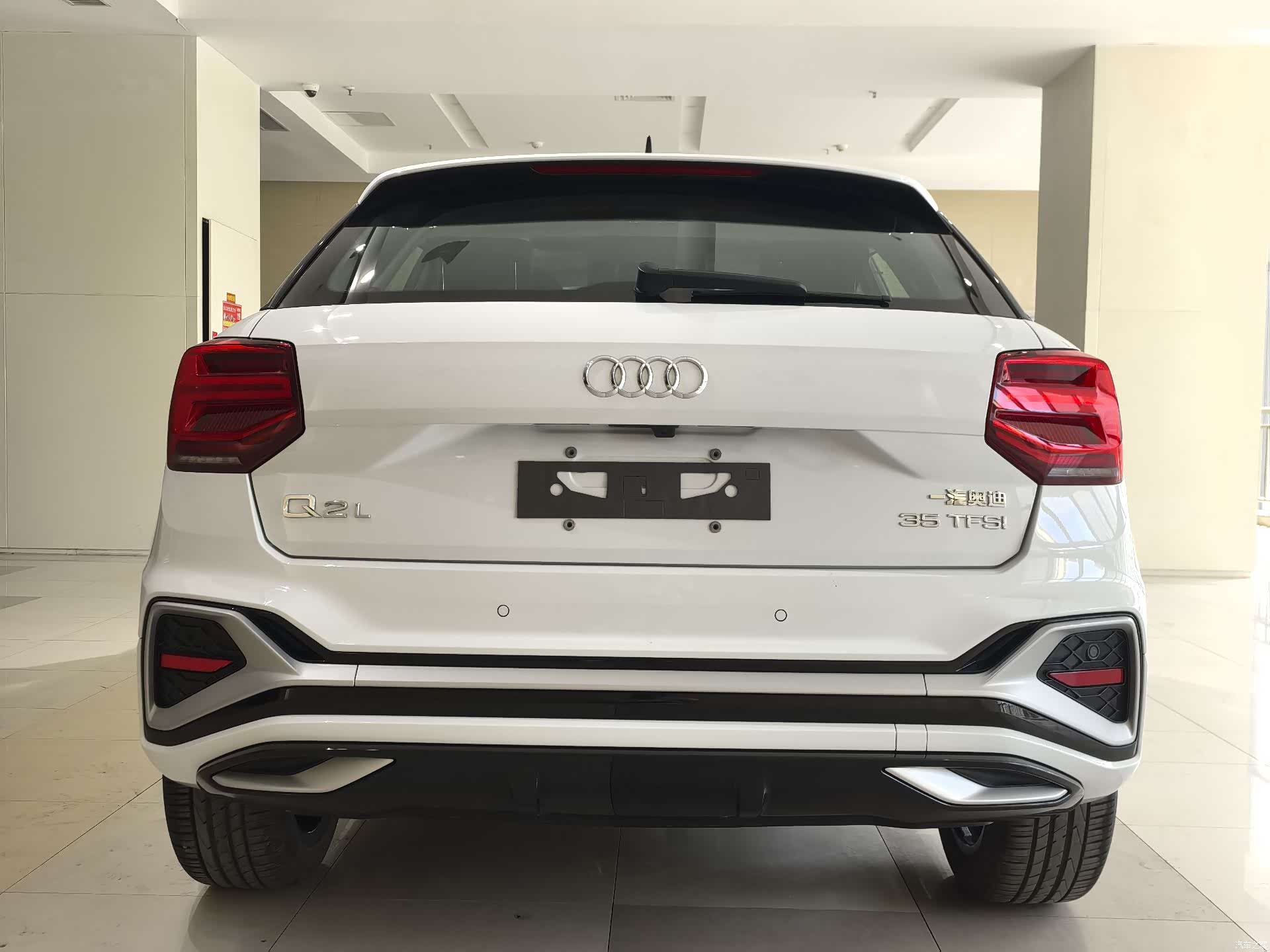 Audi Q2L, 2023 3