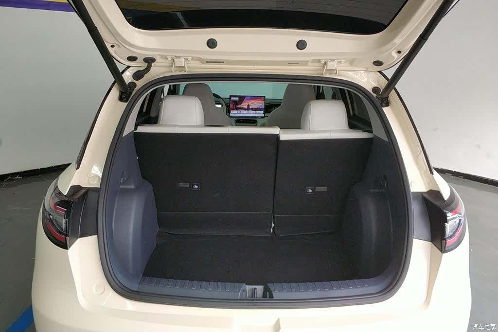 Geely Xingyuan, 2025 4