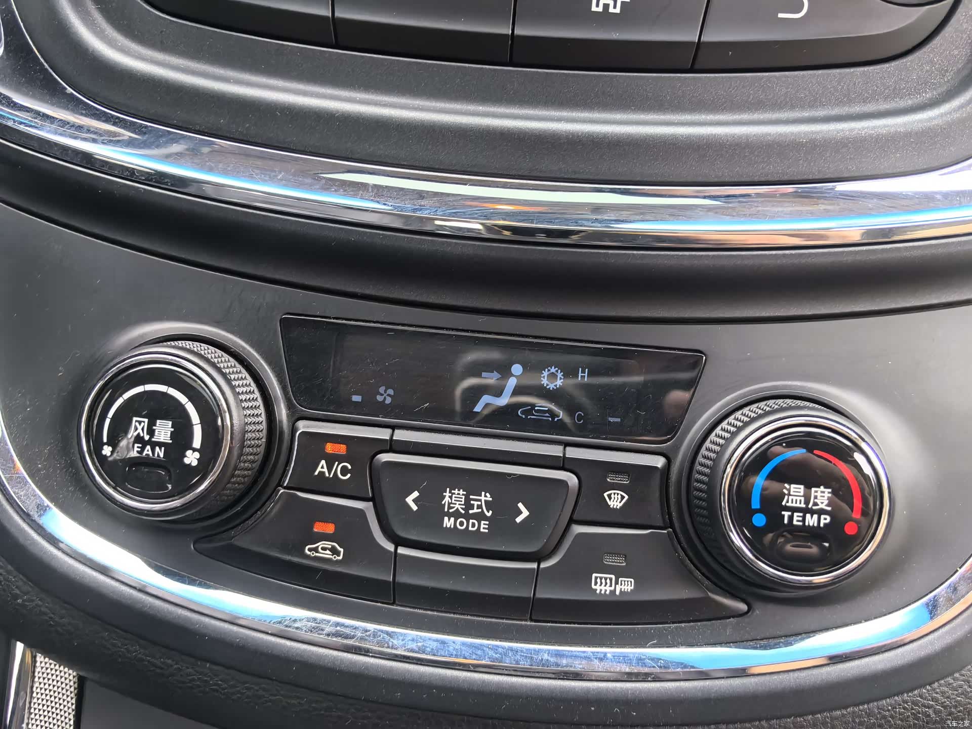 Wuling 560, 2015 17