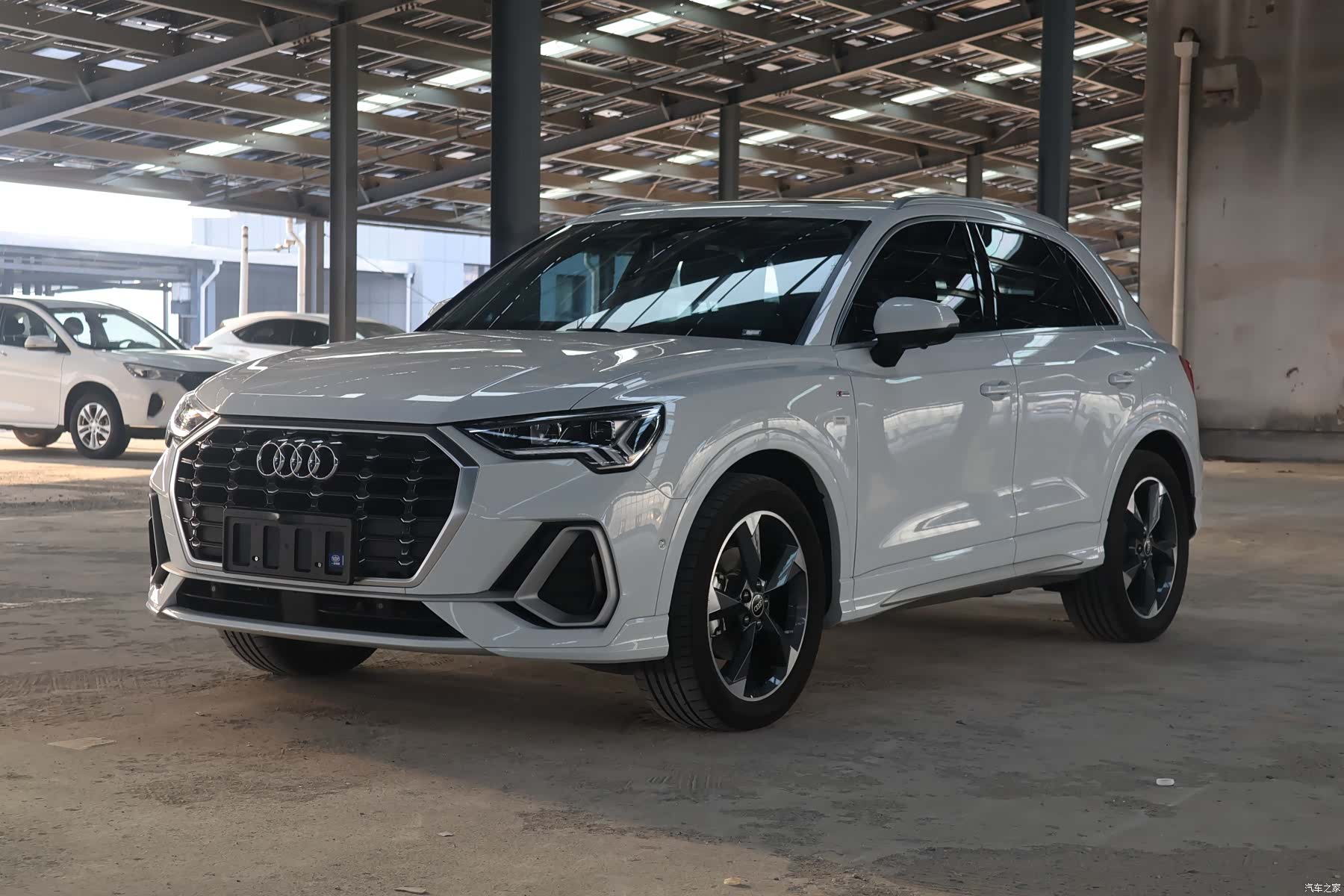 Audi Q3, 2023 1