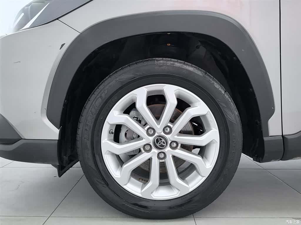 Toyota Frontlander, 2023 17