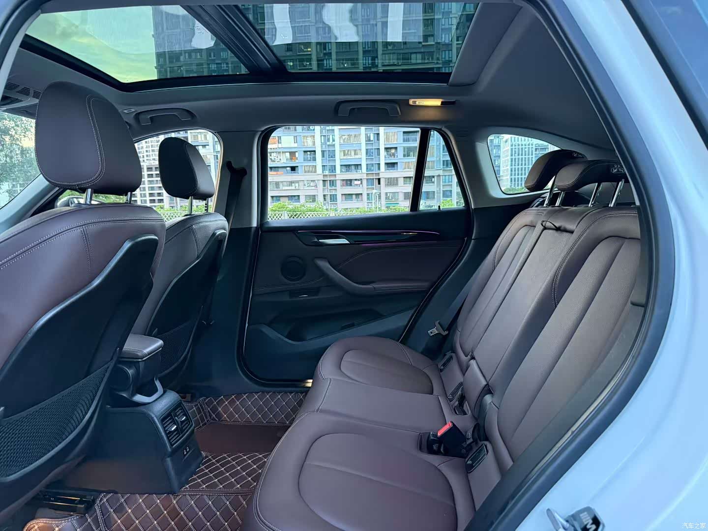 BMW X1, 2020 все фото
